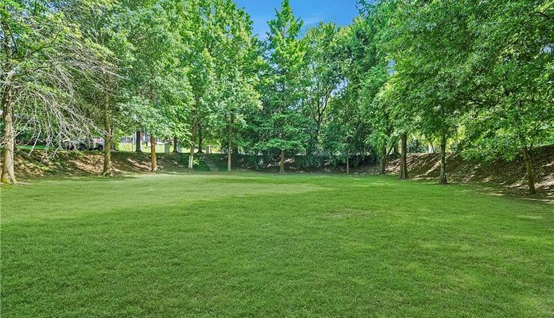 Real Estate - 1630 Sussex Road Atlanta