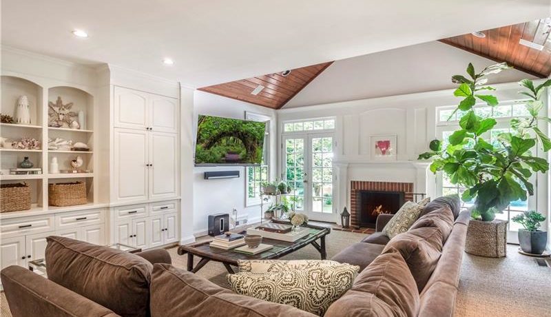Real Estate - 1630 Sussex Road Atlanta