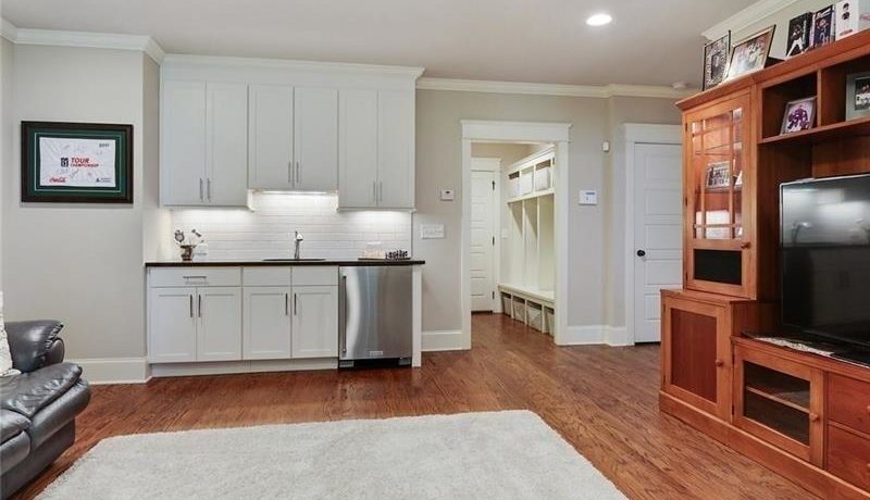 Real Estate - 686 Amsterdam Avenue Atlanta