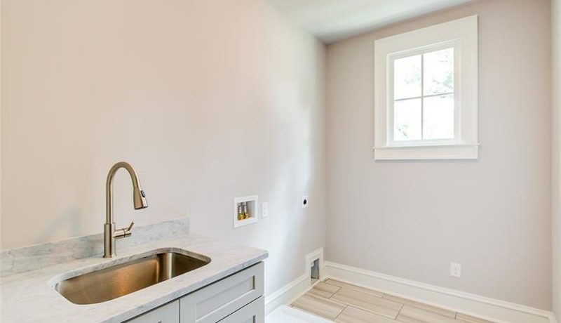 Real Estate - 467 Burlington Road Atlanta