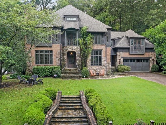 Real Estate - 1692 Friar Tuck Road Atlanta