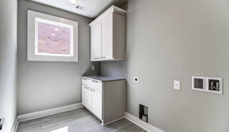 Real Estate - 620 Fortune Place Atlanta