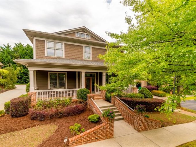 Real Estate - 916 Manor Parc Drive Decatur