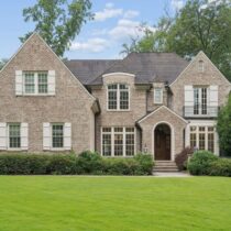 Real Estate - 1740 Doncaster Drive Atlanta